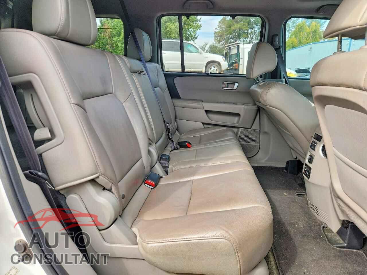 HONDA PILOT 2014 - 5FNYF4H9XEB017165