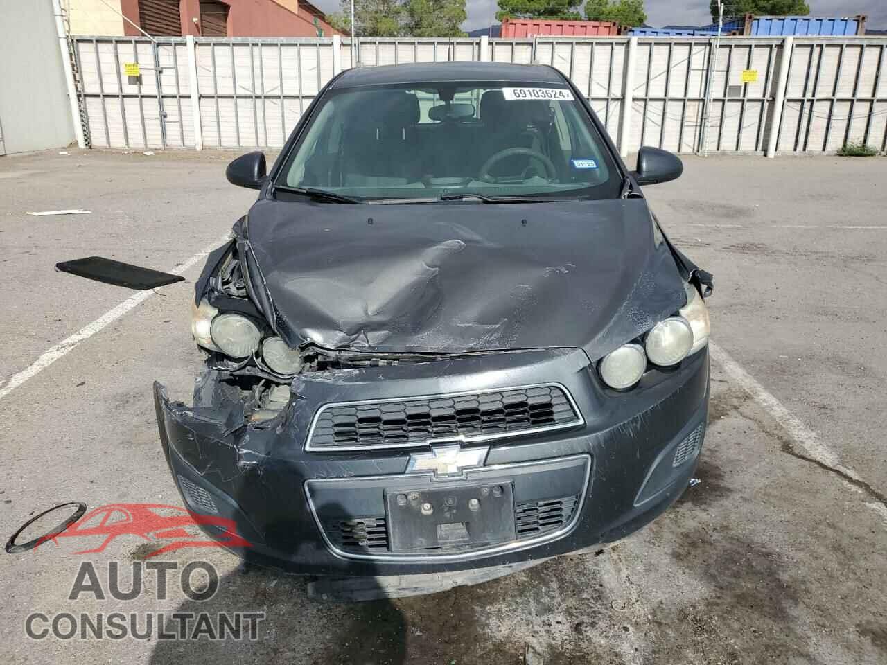 CHEVROLET SONIC 2014 - 1G1JC6SH3E4238564