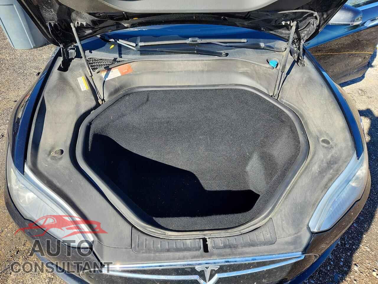 TESLA MODEL S 2015 - 5YJSA1S2XFF082713