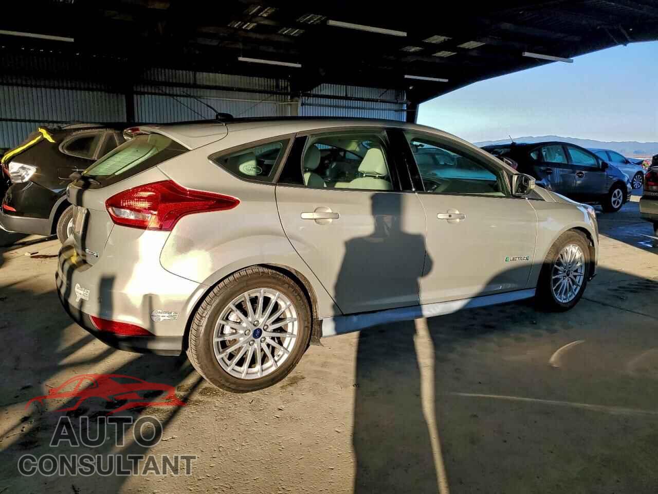 FORD FOCUS 2016 - 1FADP3R46GL363051