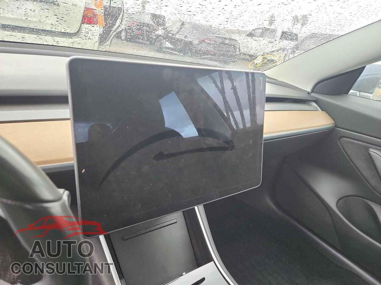 TESLA MODEL 3 2018 - 5YJ3E1EBXJF130790