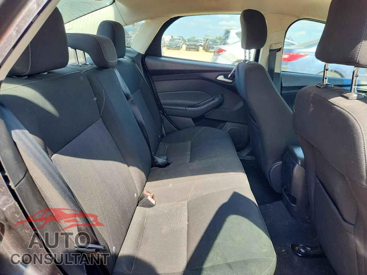 FORD FOCUS 2015 - 1FADP3F28FL233645