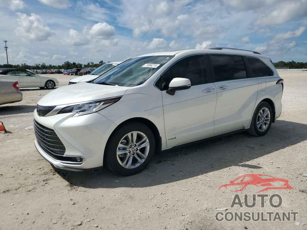 TOYOTA SIENNA 2021 - 5TDZRKEC8MS042379