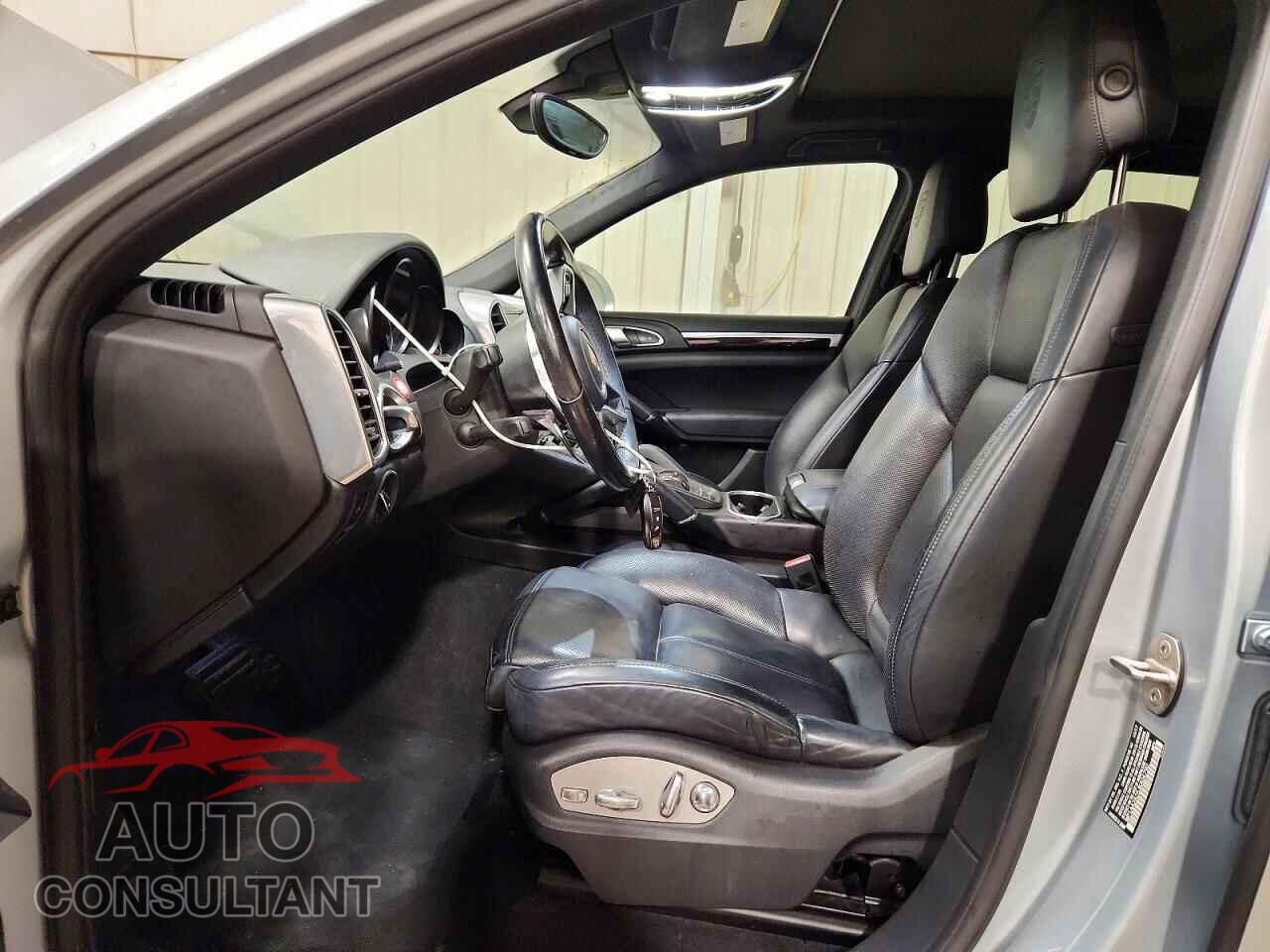 PORSCHE CAYENNE 2018 - WP1AA2A25JKA04790