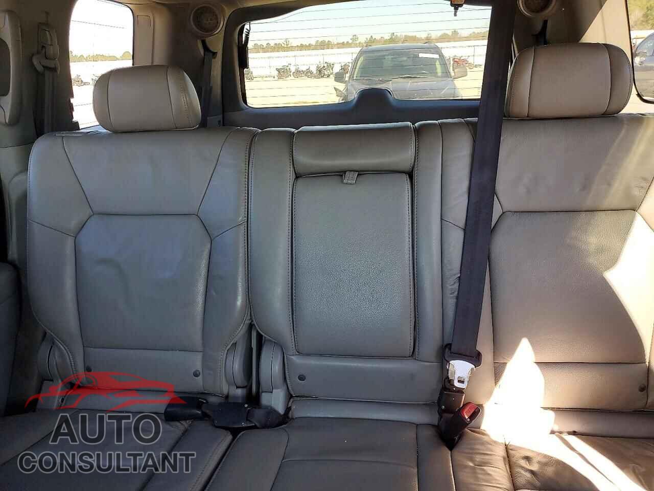 HONDA PILOT 2010 - 5FNYF3H95AB008975
