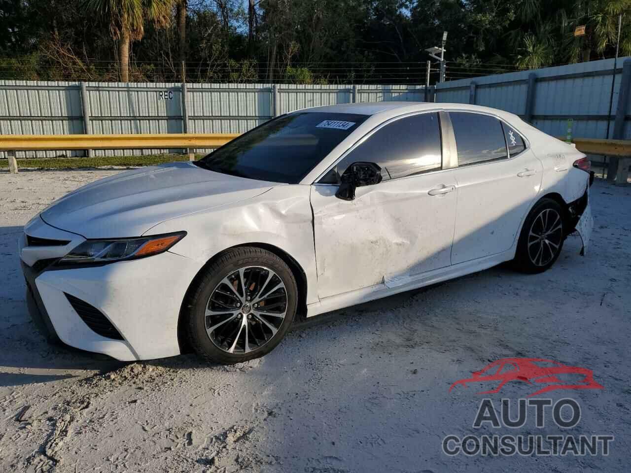 TOYOTA CAMRY 2018 - 4T1B11HK0JU567218