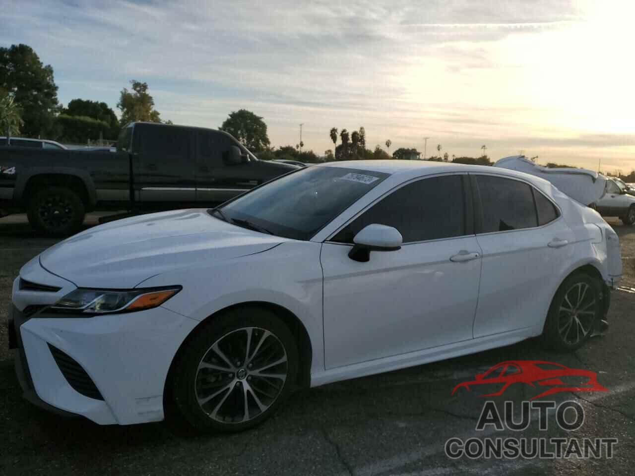 TOYOTA CAMRY 2018 - 4T1B11HK2JU625751