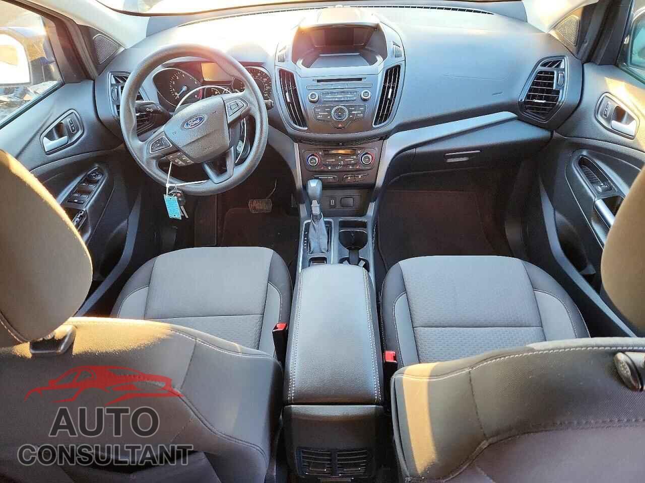 FORD ESCAPE 2017 - 1FMCU9GD2HUB93685