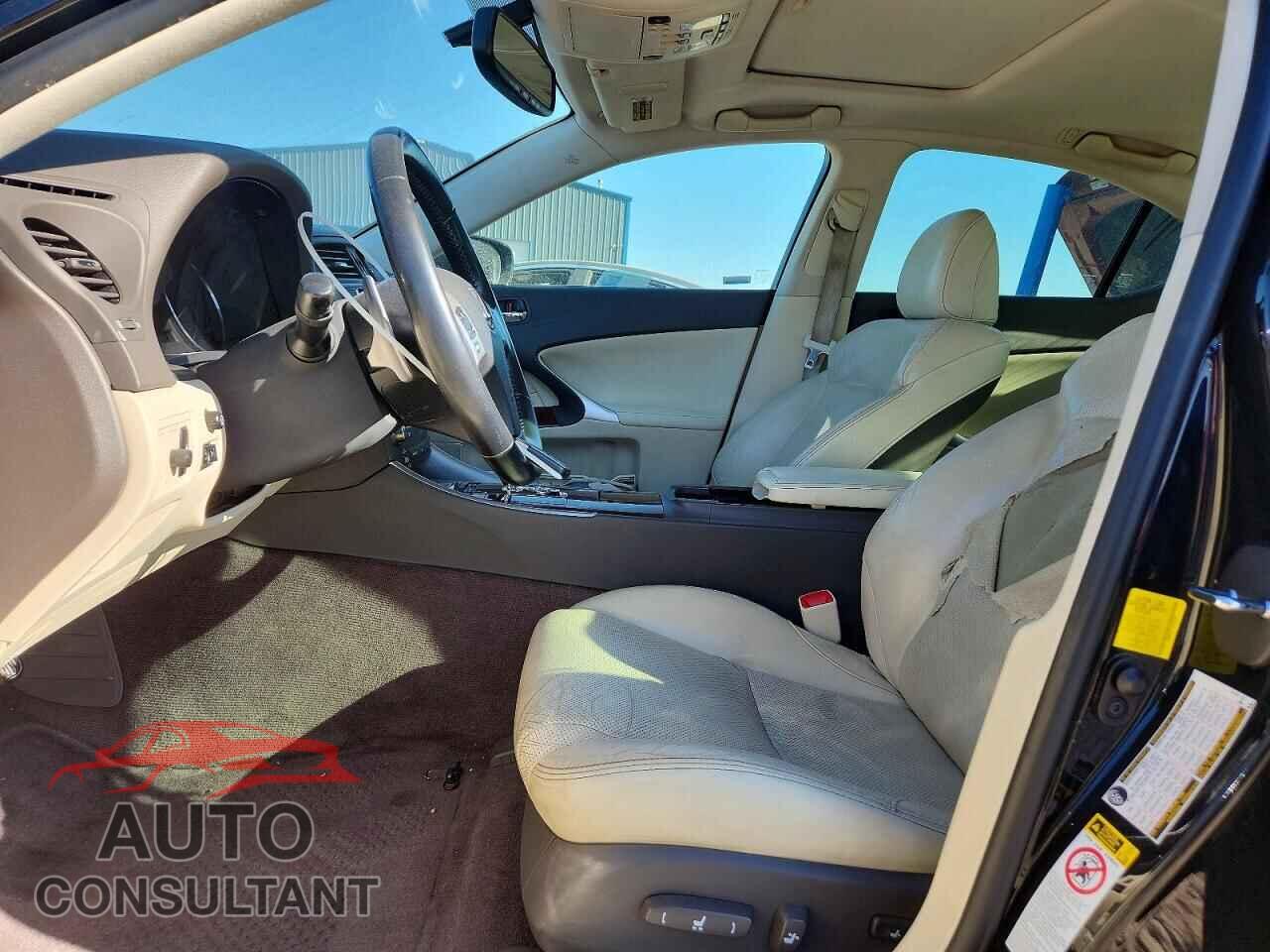 LEXUS IS 2012 - JTHBF5C2XC5157784
