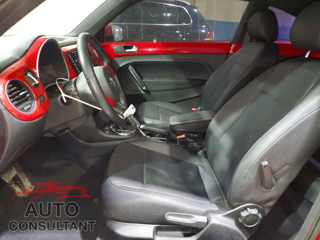 VOLKSWAGEN BEETLE 2012 - 3VWJX7AT3CM654619
