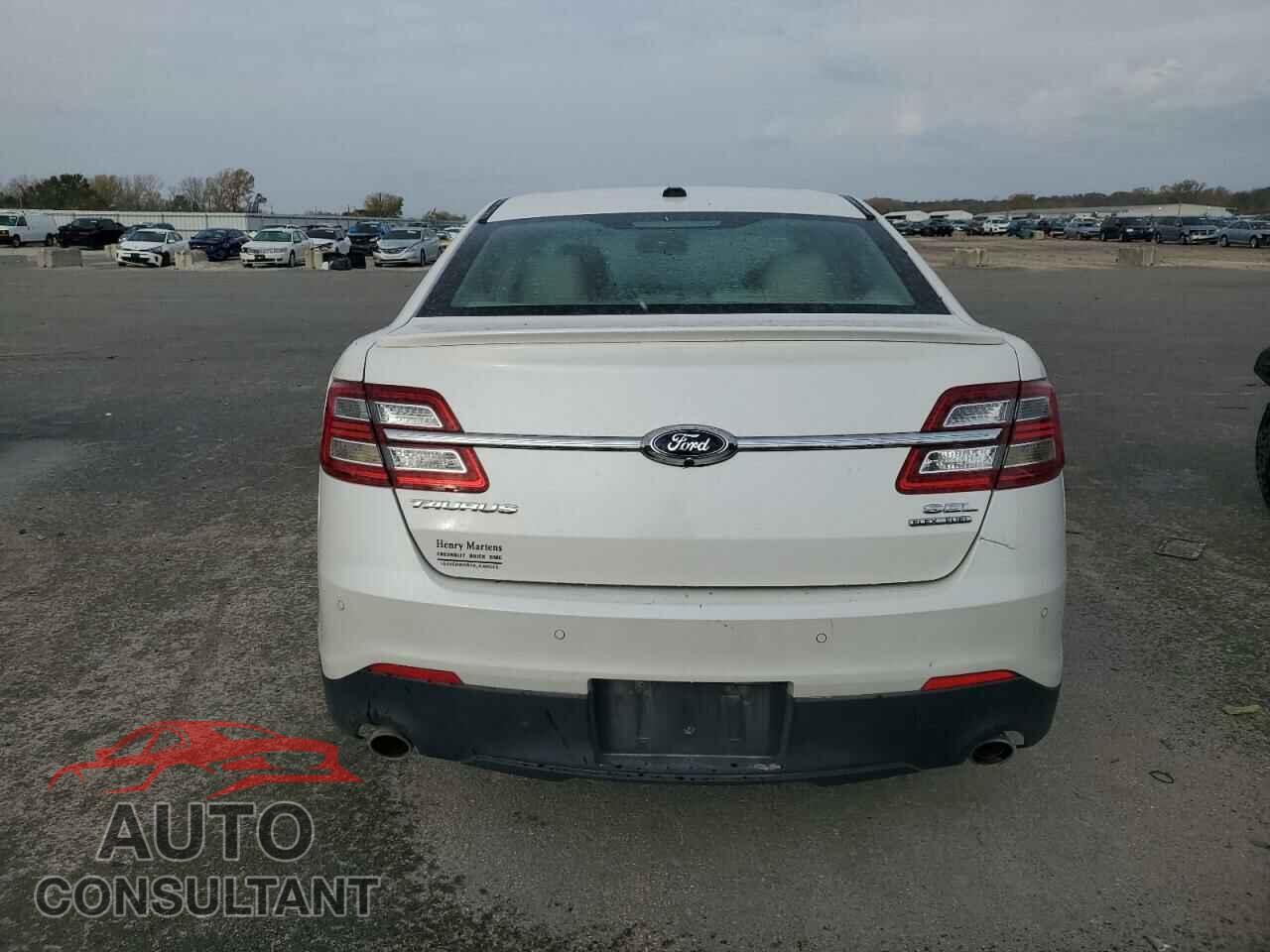 FORD TAURUS 2017 - 1FAHP2E80HG122181