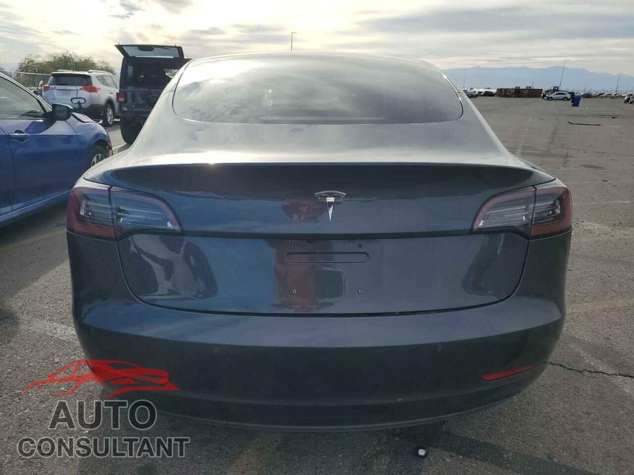 TESLA MODEL 3 2018 - 5YJ3E1EA4JF154879