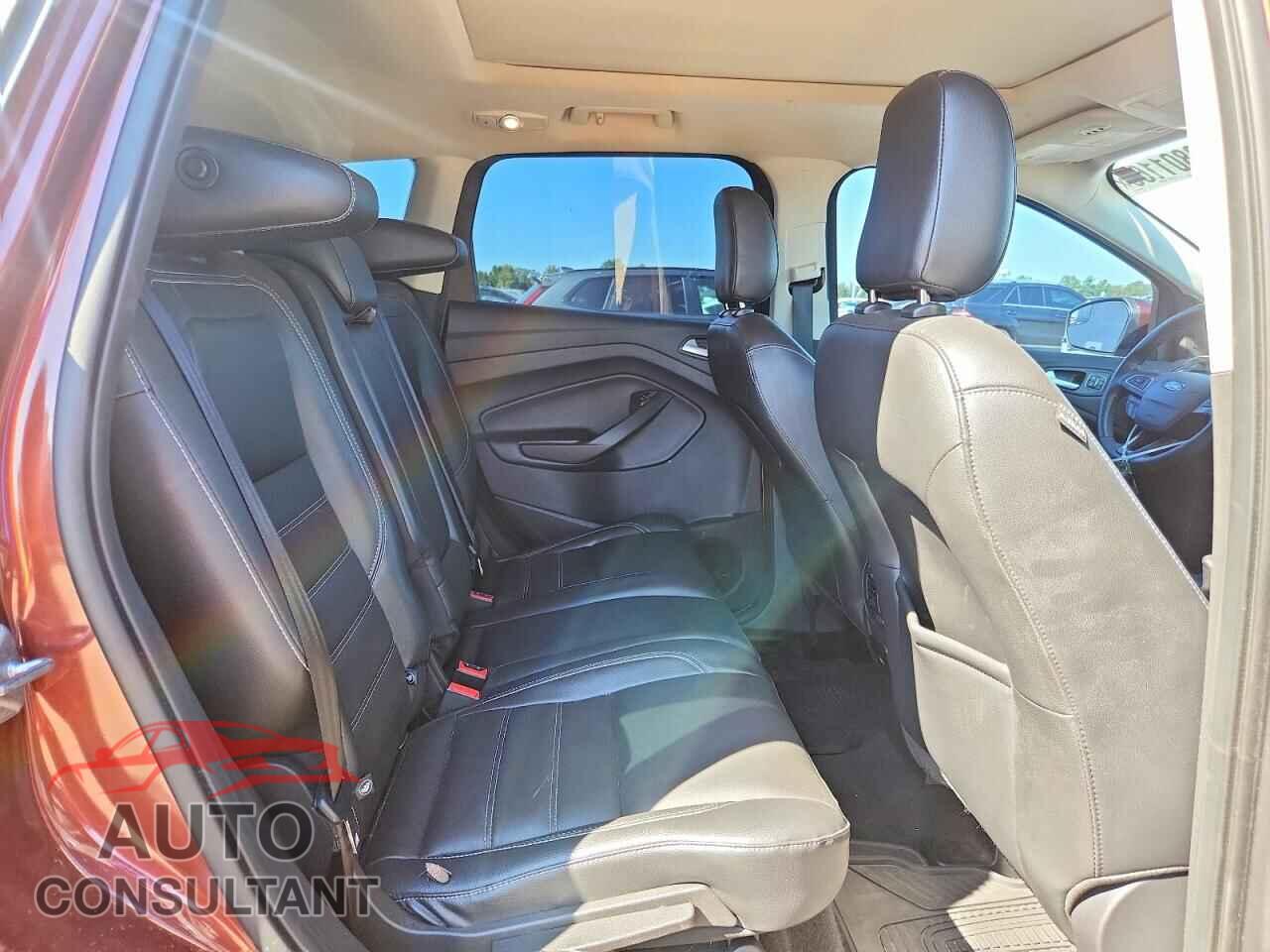 FORD ESCAPE 2018 - 1FMCU9J90JUB03217