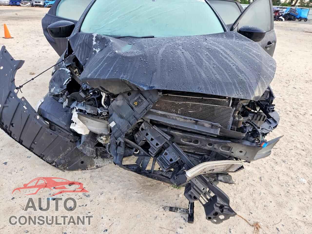 FORD FOCUS 2018 - 1FADP3FE5JL209046
