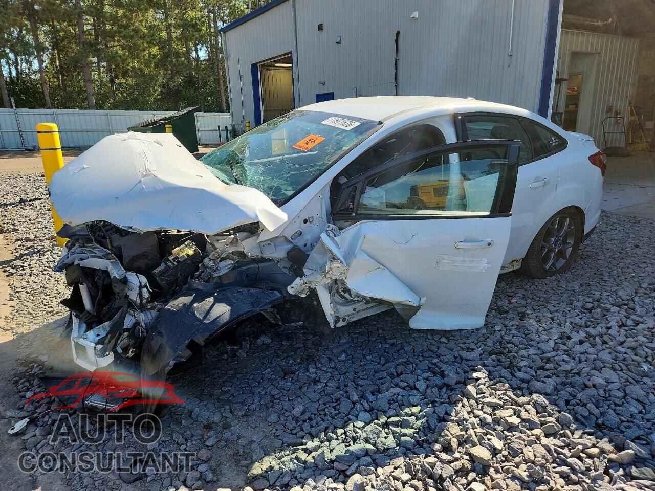 FORD FOCUS 2014 - 1FADP3F22EL143275