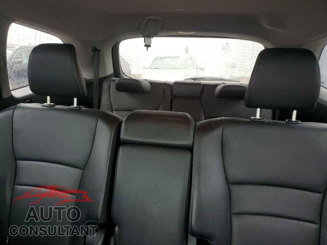 HONDA PILOT 2018 - 5FNYF6H52JB018684