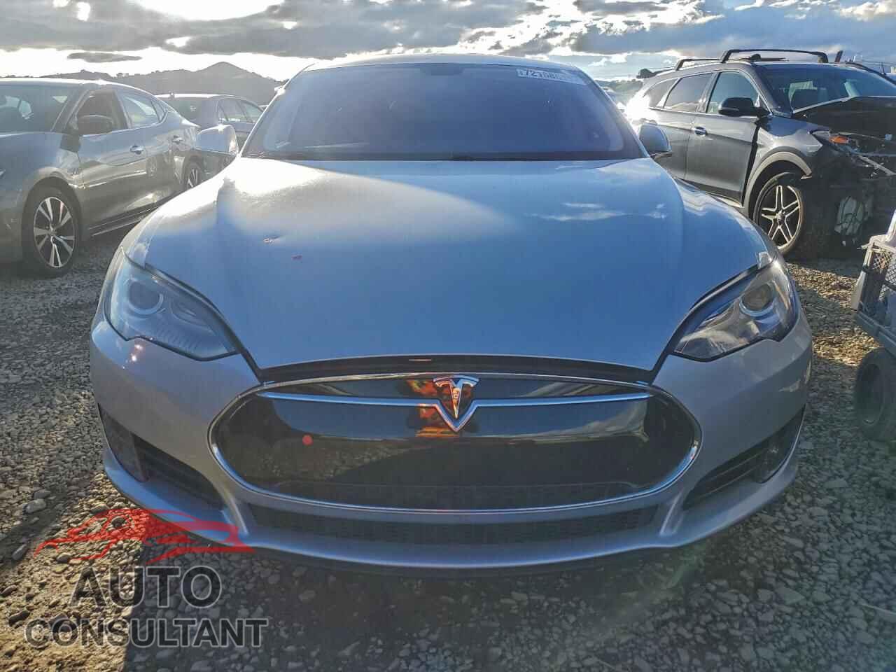 TESLA MODEL S 2013 - 5YJSA1AC8DFP10906