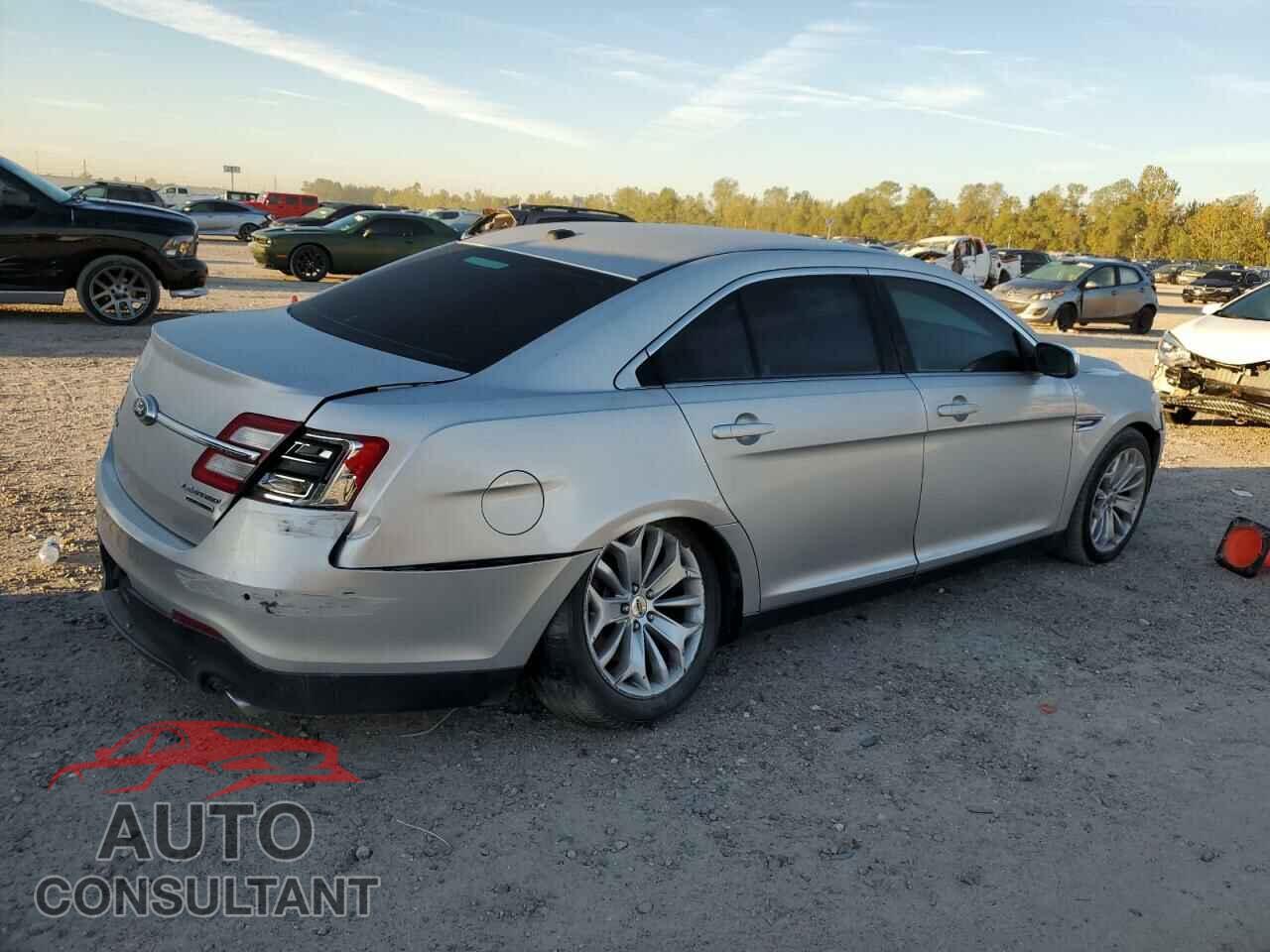 FORD TAURUS 2018 - 1FAHP2F84JG102181