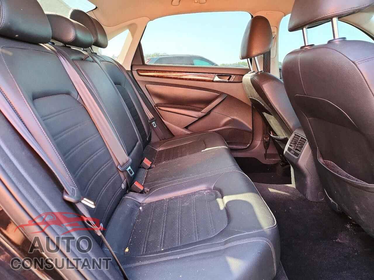 VOLKSWAGEN PASSAT 2013 - 1VWCH7A31DC102707