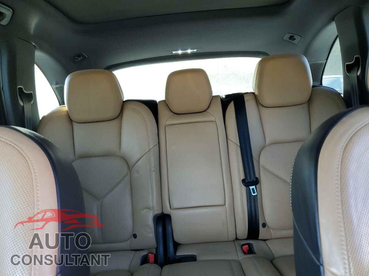 PORSCHE CAYENNE 2016 - WP1AA2A22GLA01445