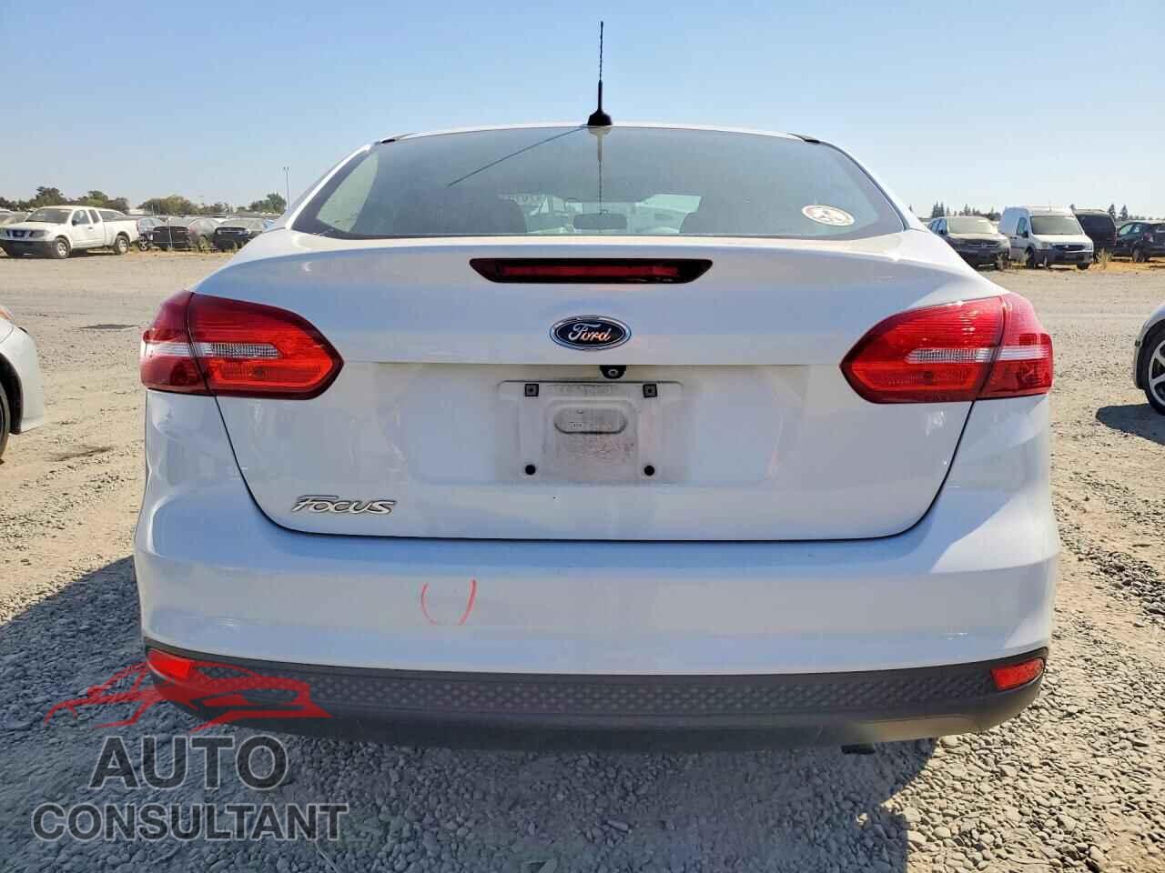 FORD FOCUS 2015 - 1FADP3E28FL315022