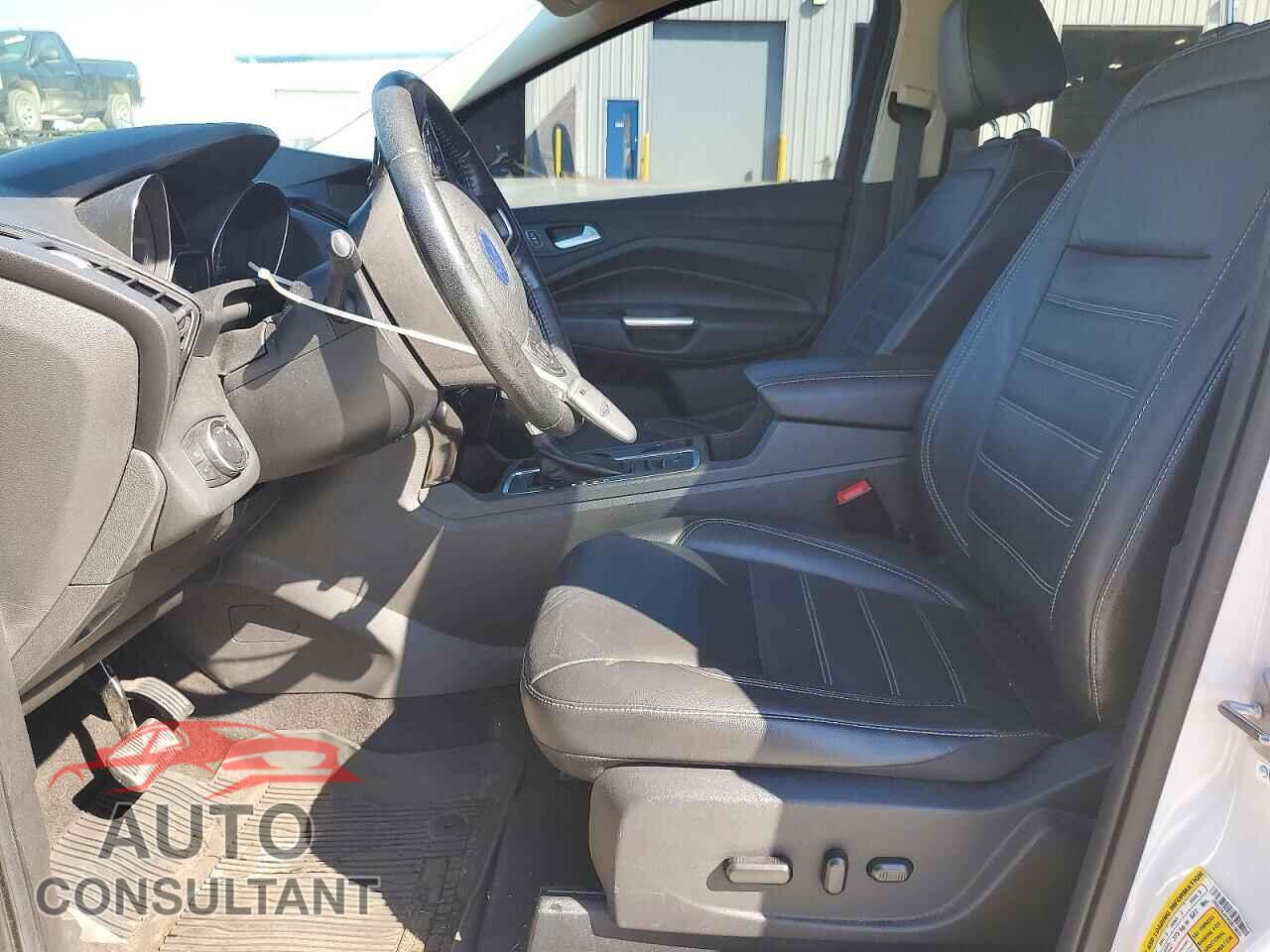FORD ESCAPE 2017 - 1FMCU9J95HUD19820