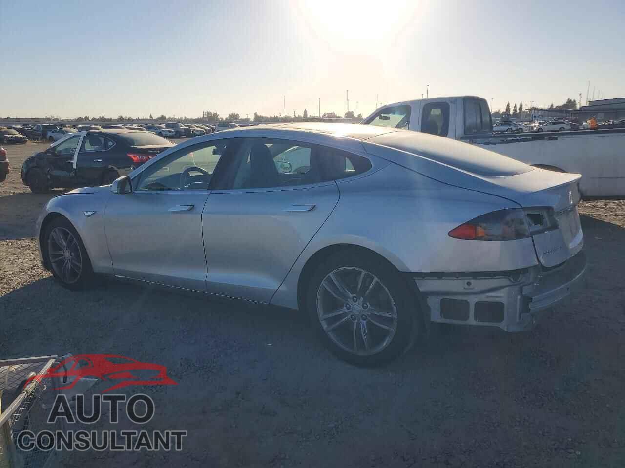 TESLA MODEL S 2015 - 5YJSA1H20FFP70467