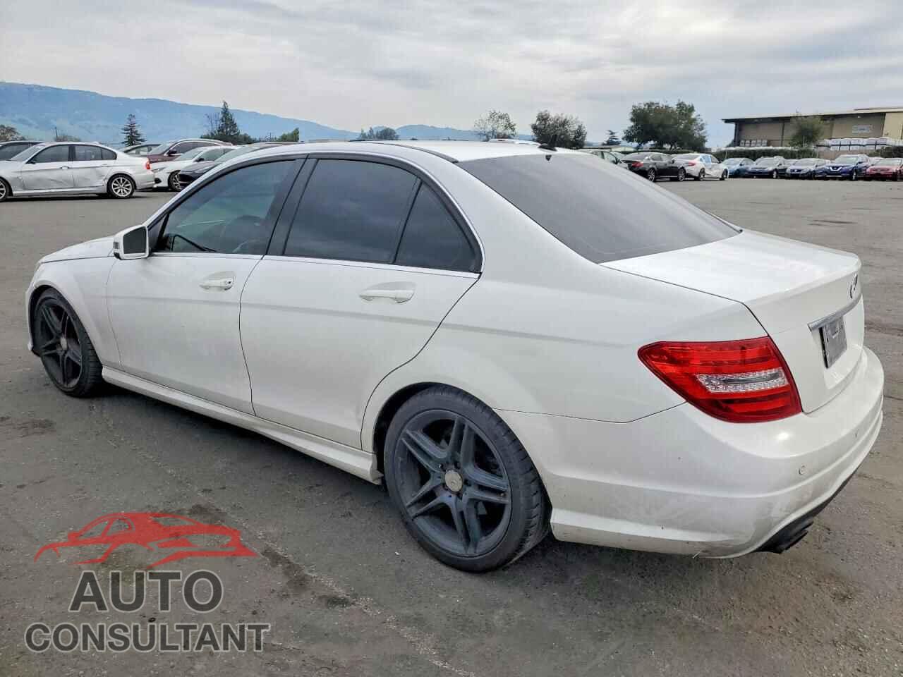 MERCEDES-BENZ C-CLASS 2013 - WDDGF4HB8DA801906