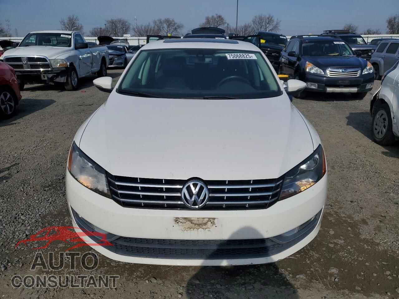 VOLKSWAGEN PASSAT 2012 - 1VWCP7A39CC087200