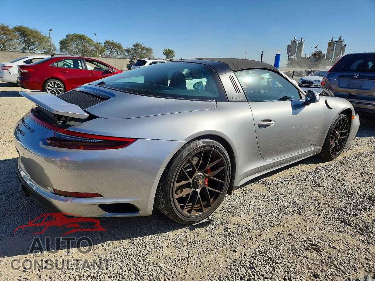 PORSCHE 911 2018 - WP0BB2A96JS134707