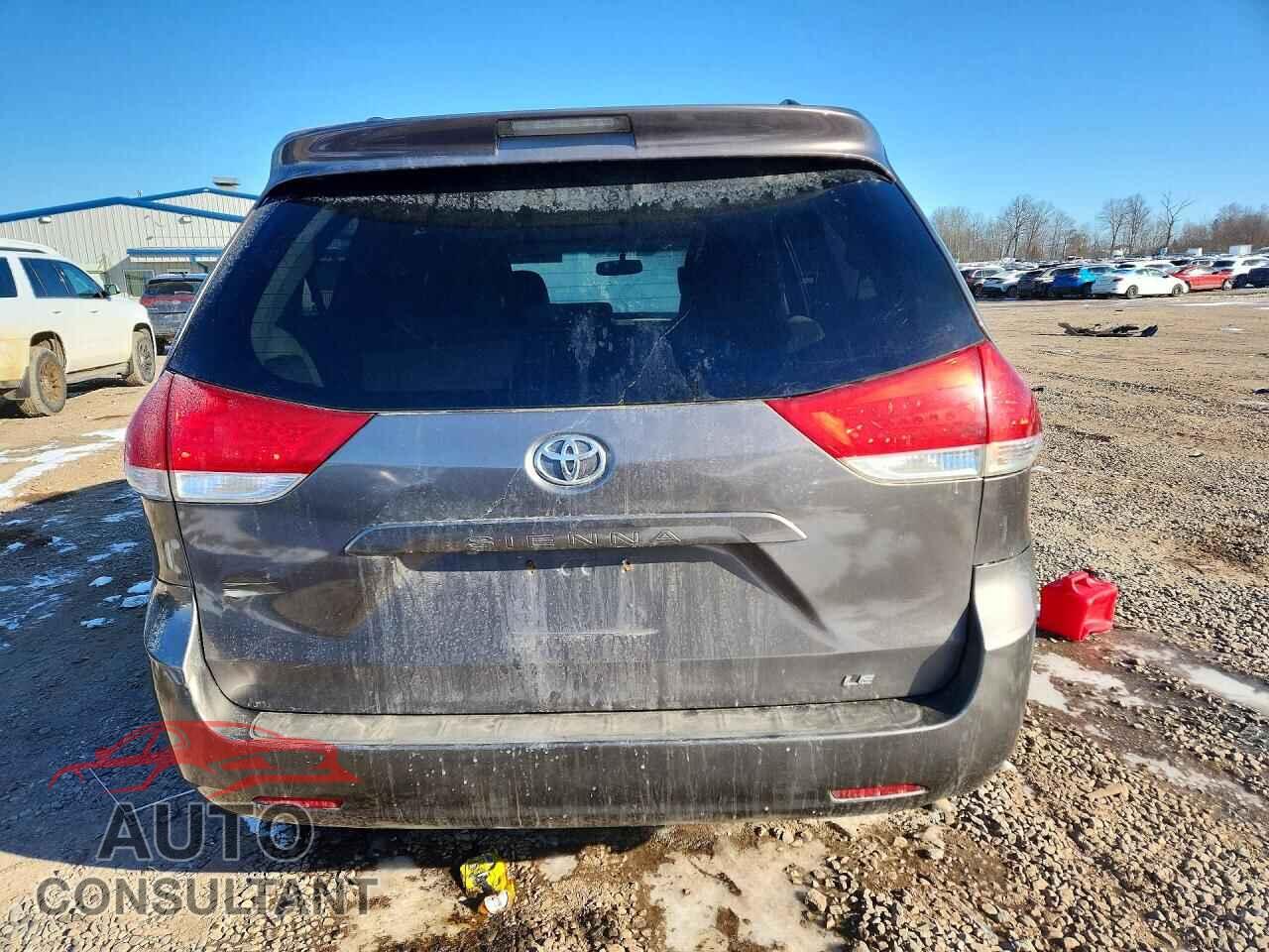 TOYOTA SIENNA 2013 - 5TDKK3DC8DS297904