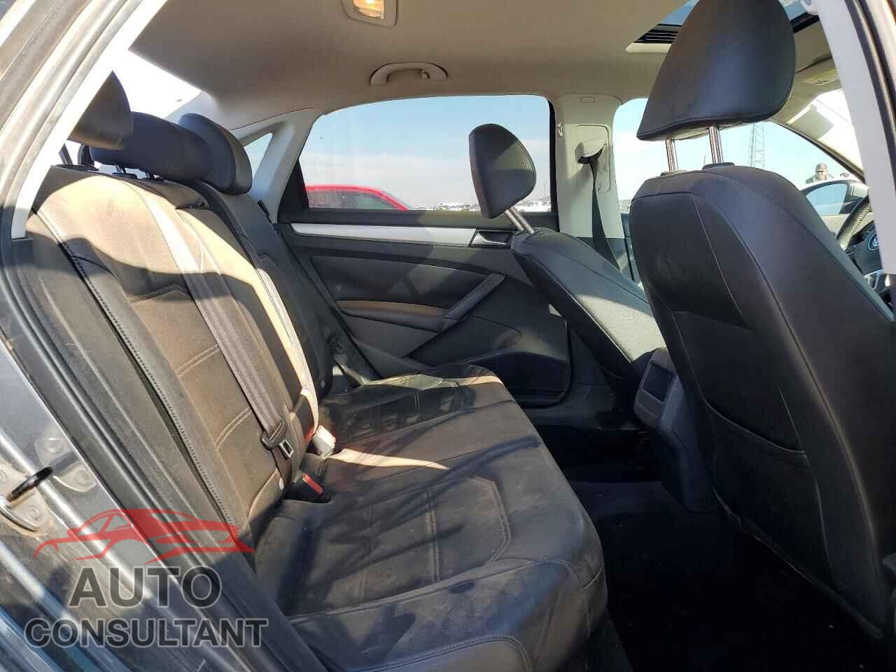 VOLKSWAGEN PASSAT 2012 - 1VWBN7A34CC011112