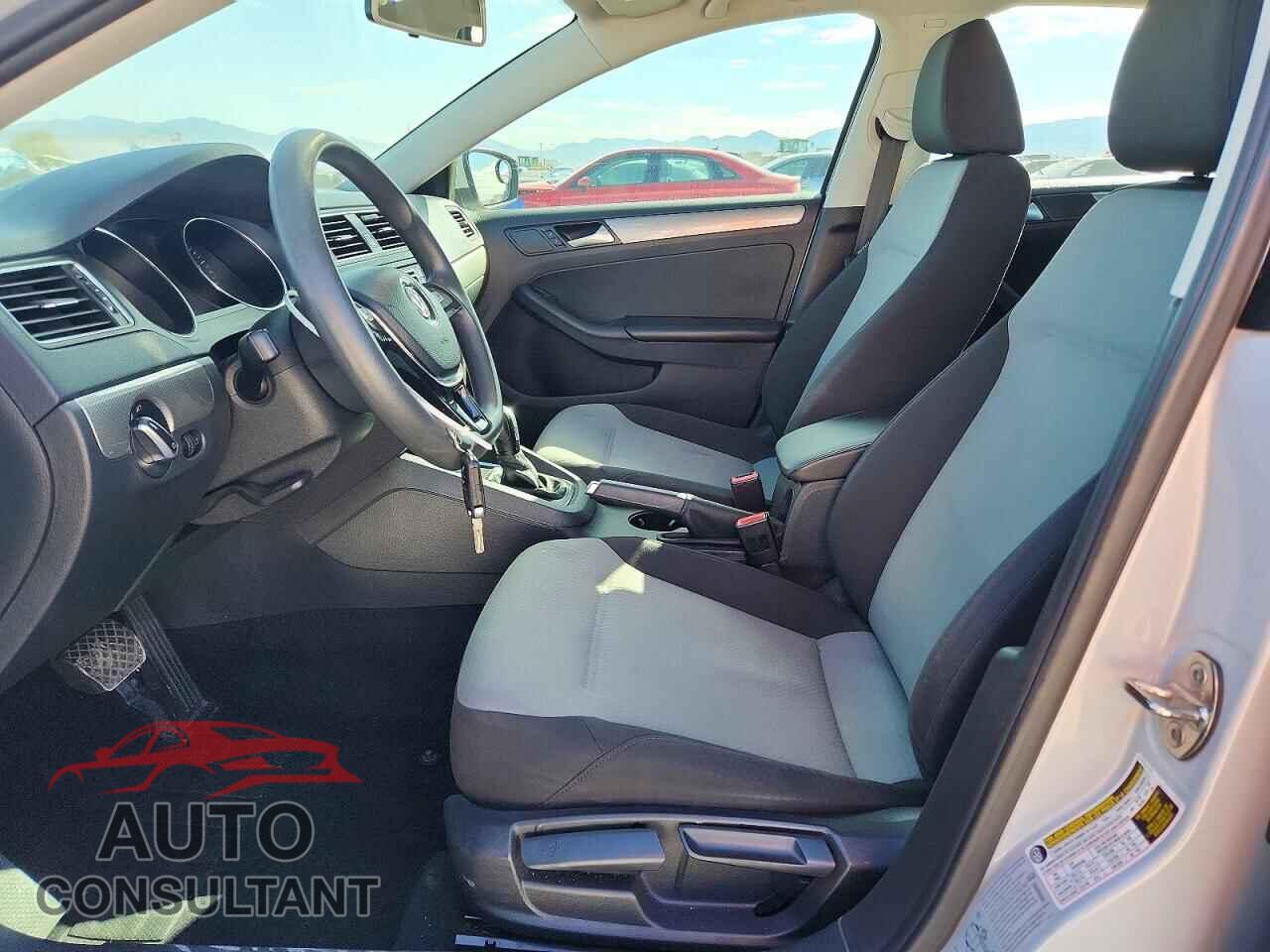 VOLKSWAGEN JETTA 2017 - 3VW2B7AJ9HM405153