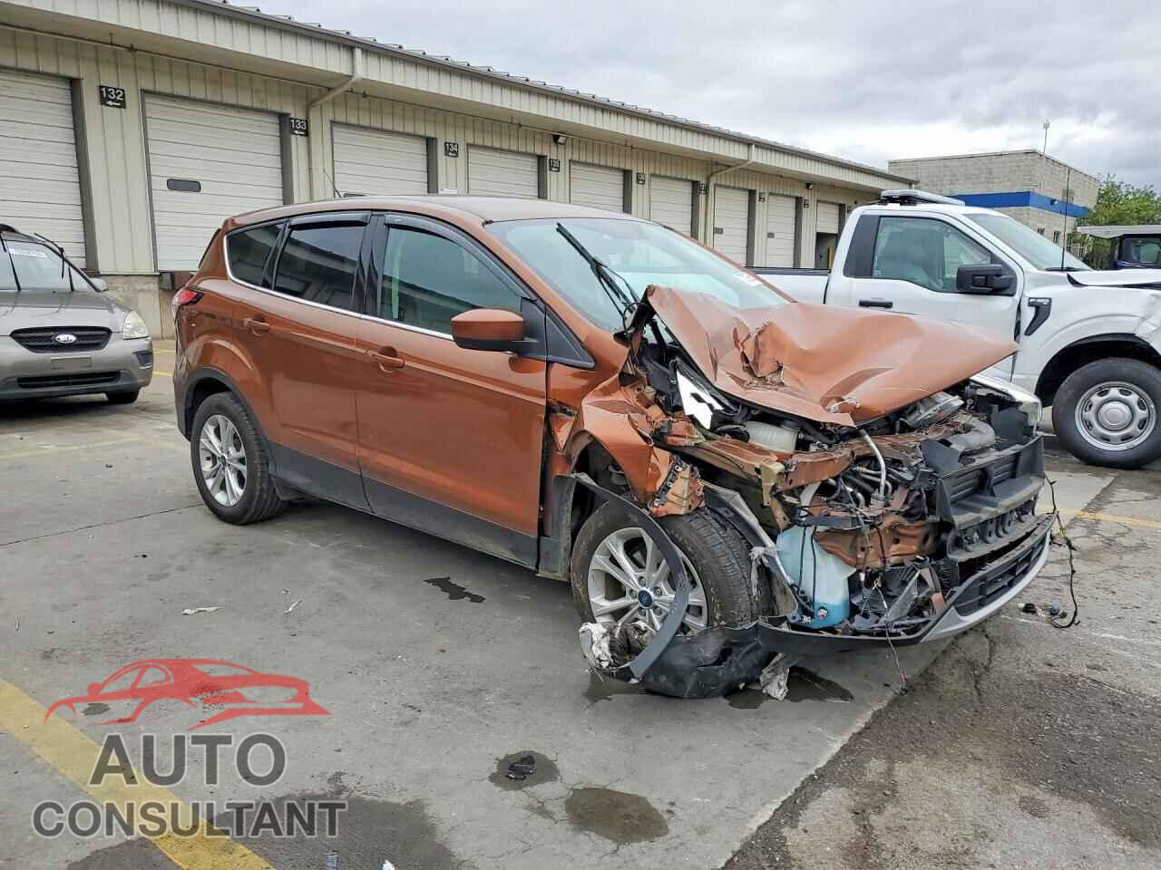 FORD ESCAPE 2017 - 1FMCU0GD0HUC22855