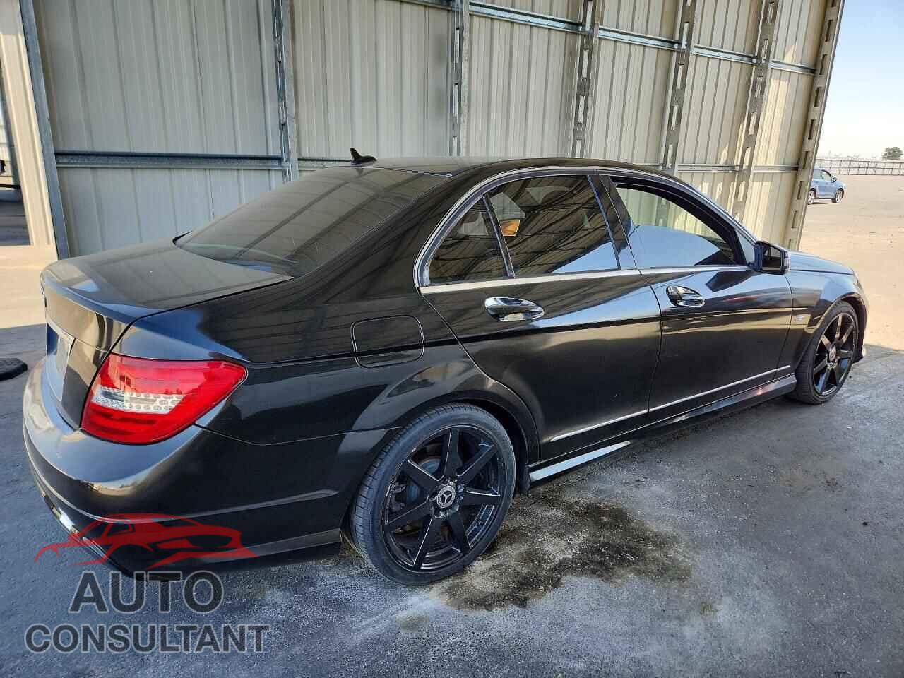 MERCEDES-BENZ C-CLASS 2012 - WDDGF4HB2CA625109