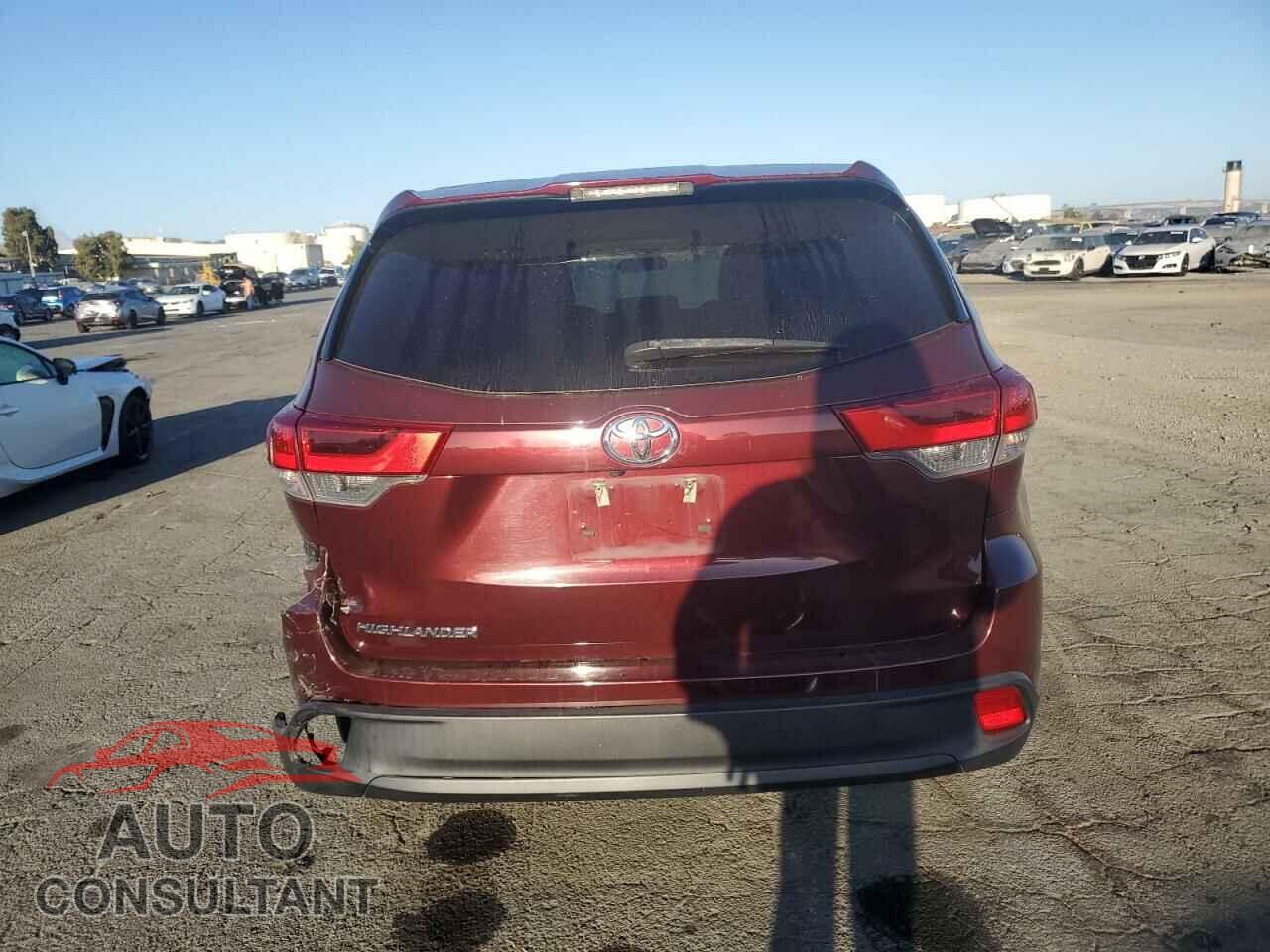 TOYOTA HIGHLANDER 2018 - 5TDZZRFH9JS256540