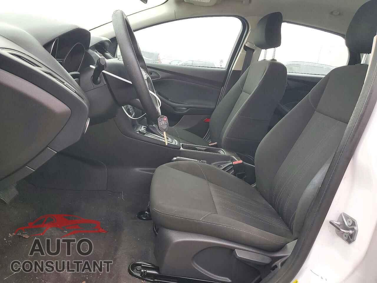 FORD FOCUS 2015 - 1FADP3E29FL276702