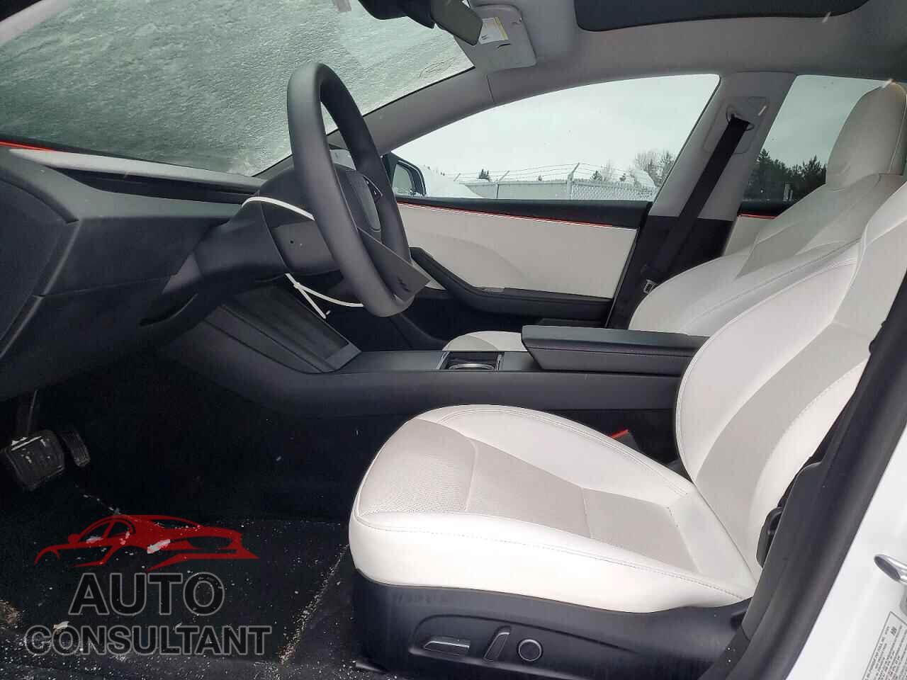 TESLA MODEL 3 2024 - LRW3E7FA8RC263210