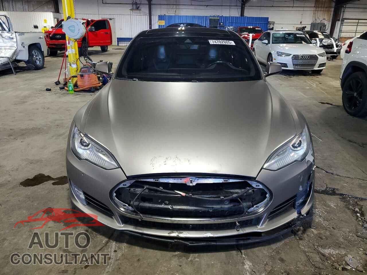 TESLA MODEL S 2015 - 5YJSA1E24FF116589