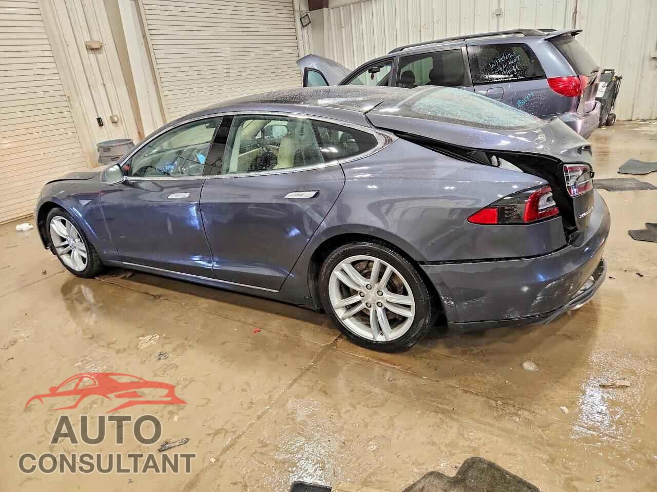 TESLA MODEL S 2015 - 5YJSA1E15FF114115