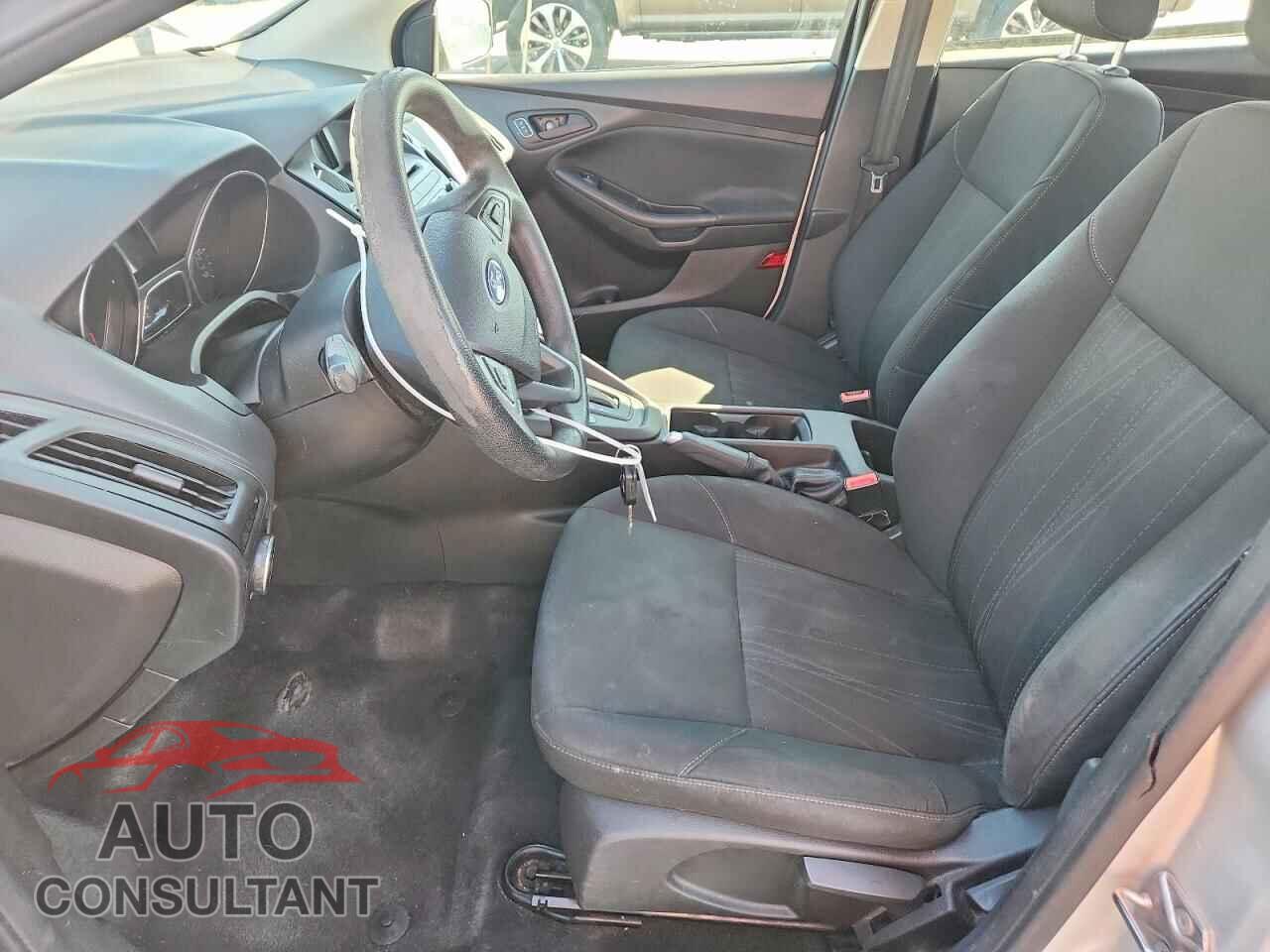 FORD FOCUS 2015 - 1FADP3E28FL374507