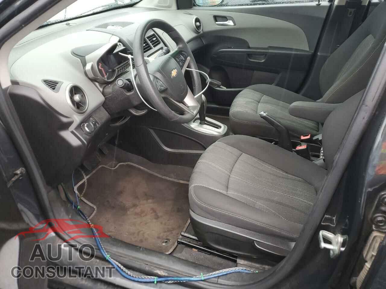 CHEVROLET SONIC 2015 - 1G1JC5SH3F4100793