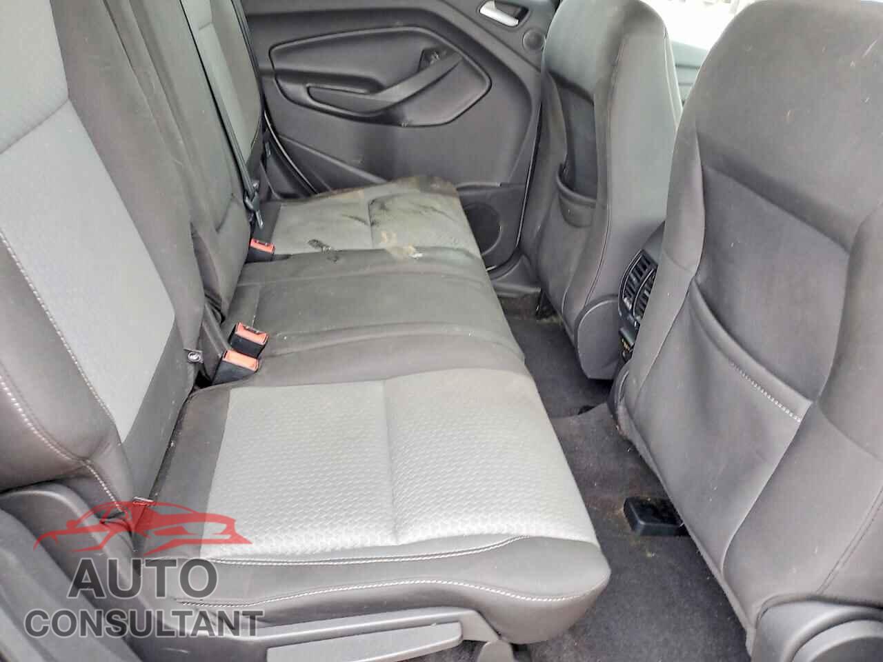 FORD ESCAPE 2017 - 1FMCU9G9XHUB74538