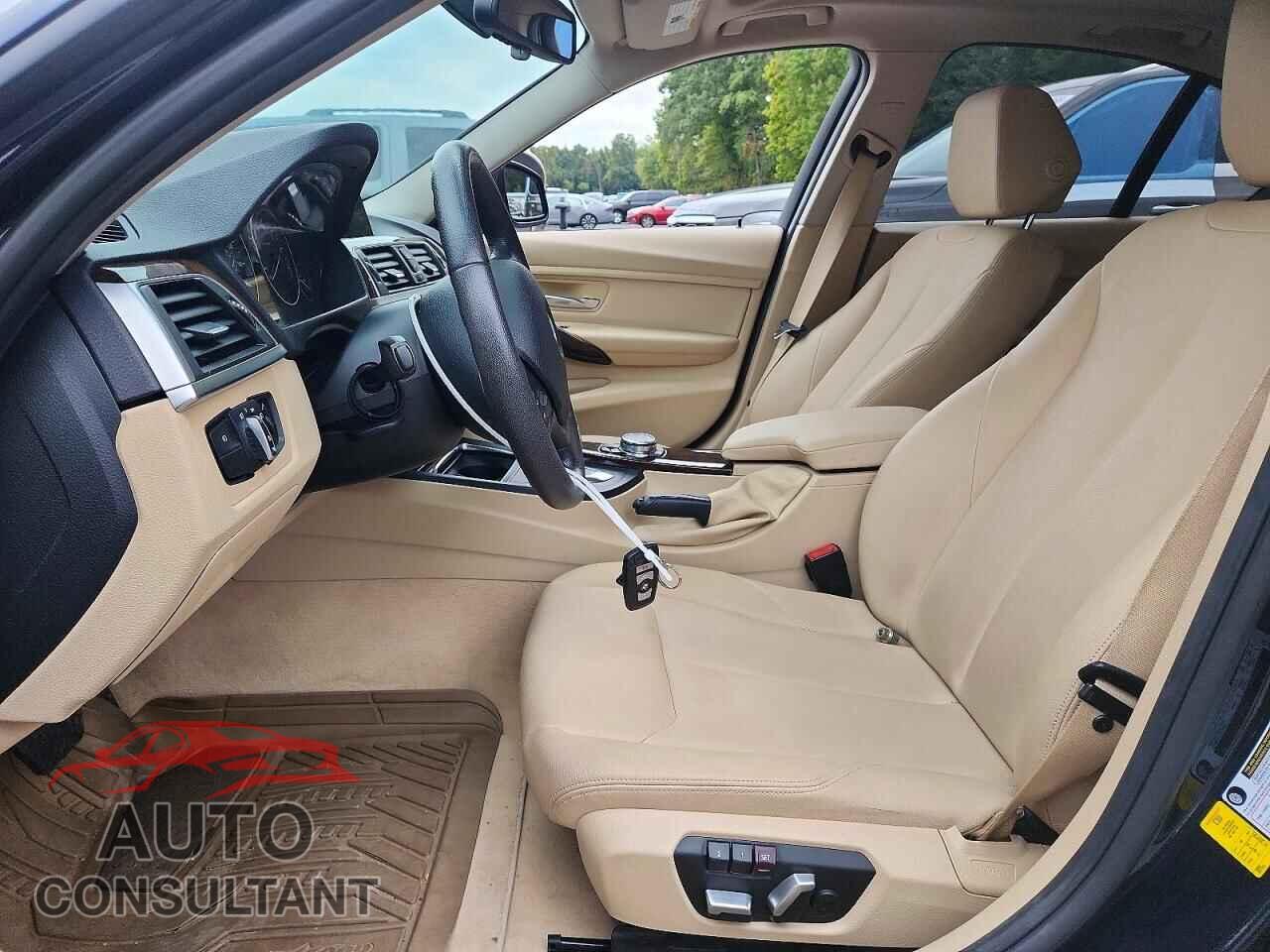 BMW 3 SERIES 2016 - WBA8E1G52GNU11759