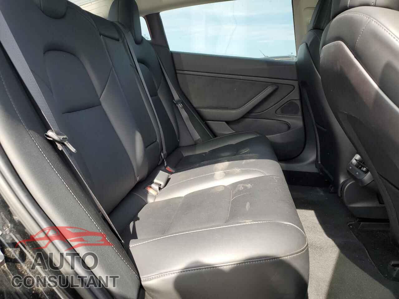 TESLA MODEL 3 2019 - 5YJ3E1EB0KF199098