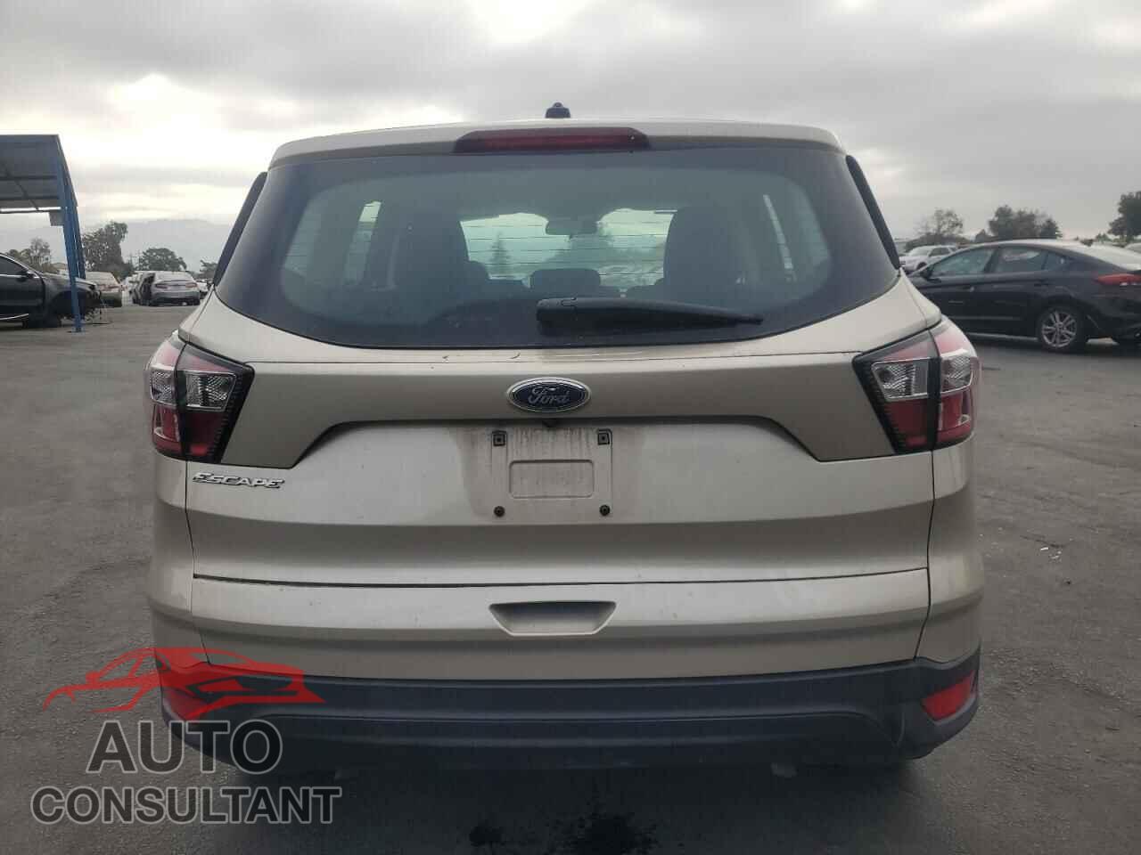 FORD ESCAPE 2017 - 1FMCU0F74HUC14740