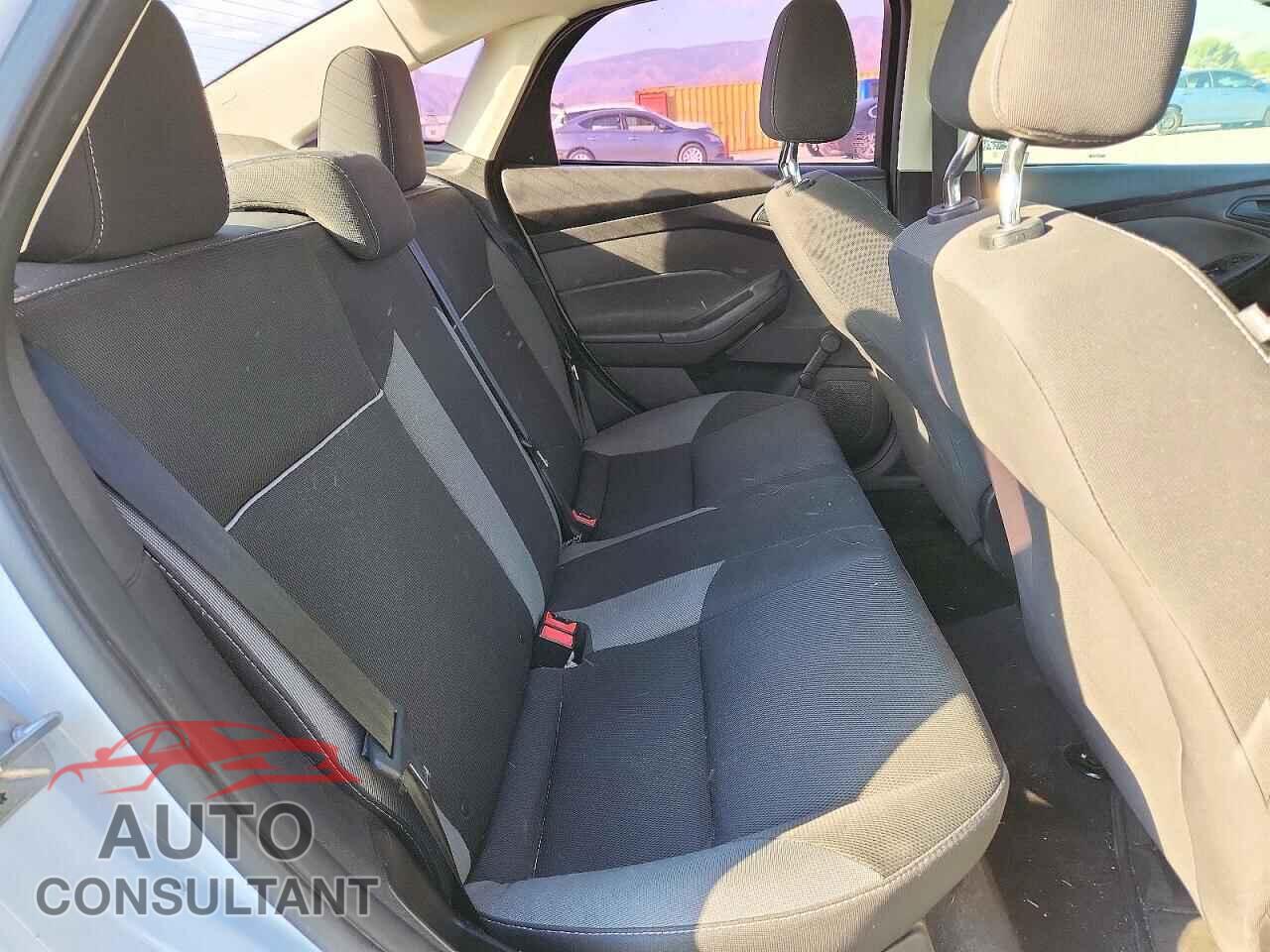FORD FOCUS 2013 - 1FADP3E23DL164104