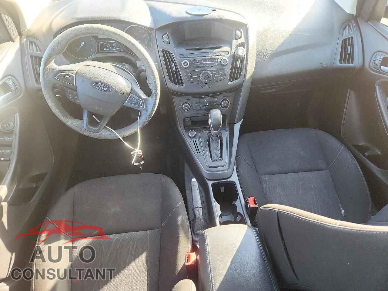 FORD FOCUS 2017 - 1FADP3F27HL243571