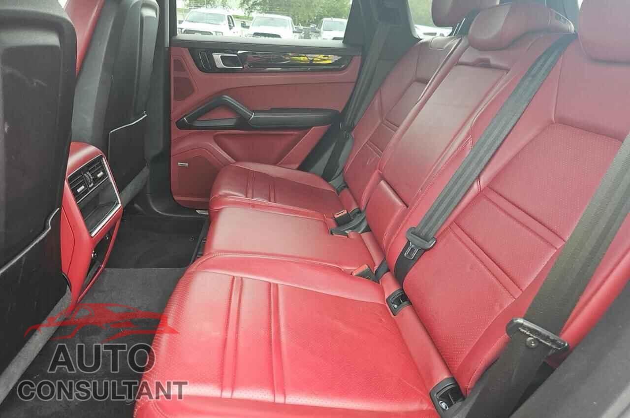 PORSCHE CAYENNE 2019 - WP1AA2AY2KDA07656
