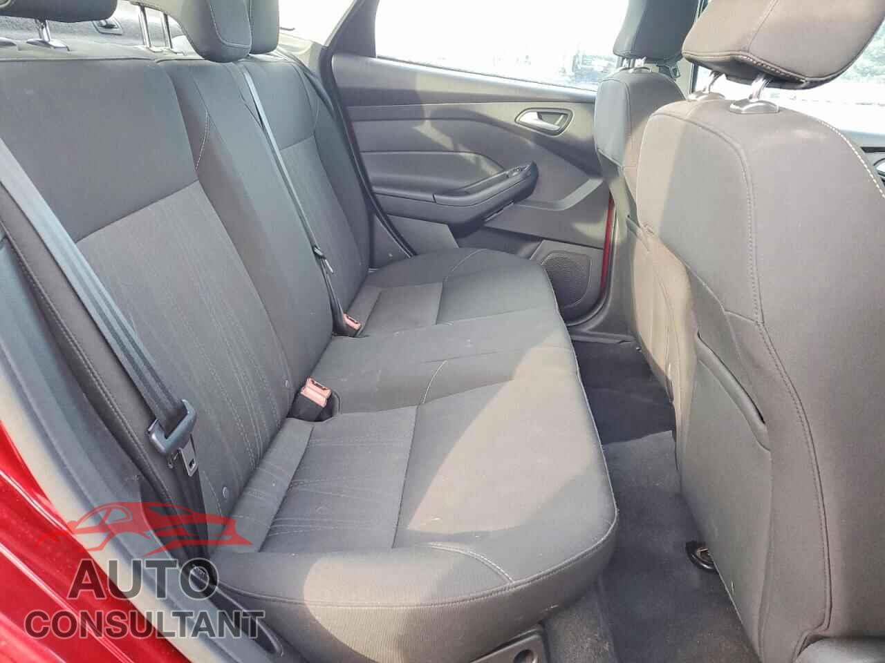 FORD FOCUS 2015 - 1FADP3F24FL211366